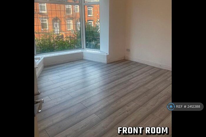 4 Bedroom End Of Terrace House To Rent In Lees Road, Oldham, OL4