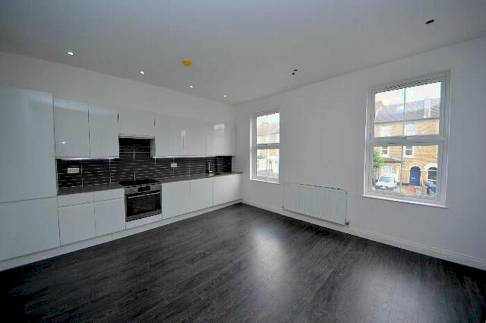 2 Bedroom Flat To Rent In Lichfield Road, Cricklewood, NW2