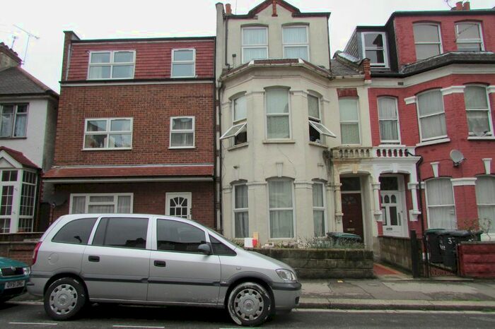 2 Bedroom Flat To Rent In Hampden Road, First Floor Flat, London, N8