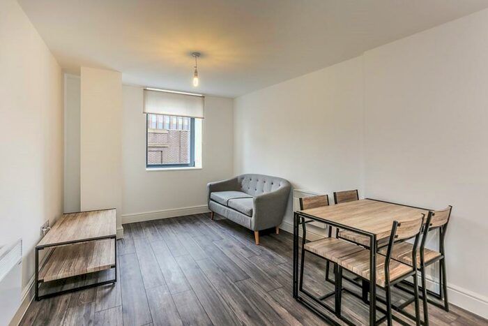 2 Bedroom Apartment To Rent In Queen Street, Sheffield, South Yorkshire, S1