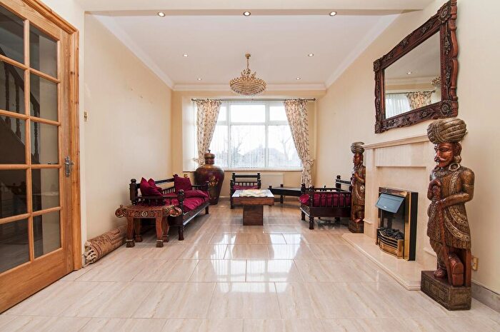 4 Bedroom House To Rent In Milton Avenue, Hornchurch, RM12