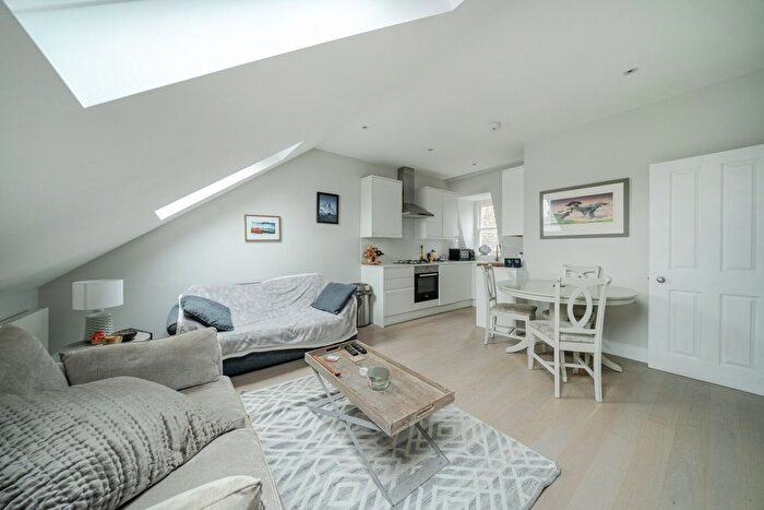 1 Bedroom Flat For Sale In Ravenstone Street, Balham, London, SW12