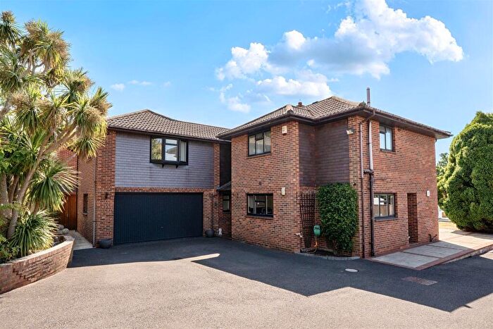5 Bedroom Detached House For Sale In Walpole Lane, Swanwick, Hampshire, SO31