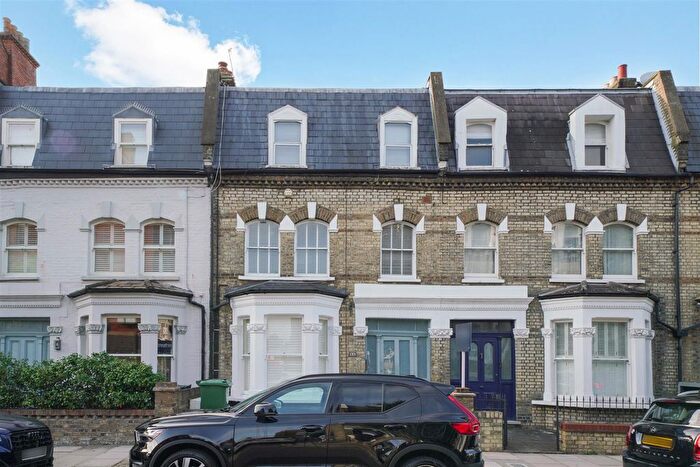 2 Bedroom Flat To Rent In Fulham Park Gardens, London, SW6