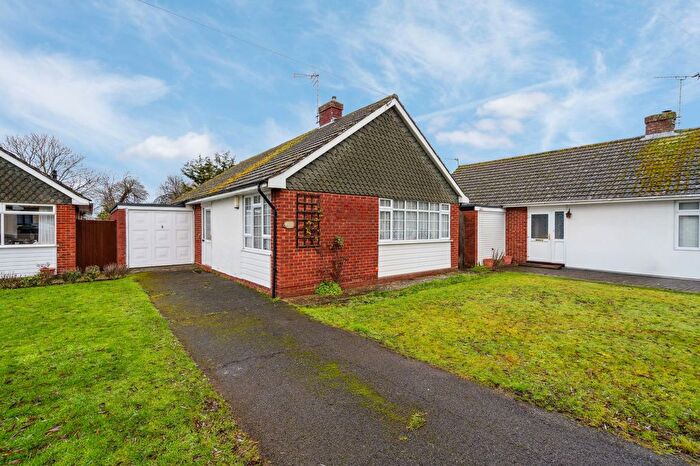 2 Bedroom Detached Bungalow For Sale In Meadow Way, Thame, OX9