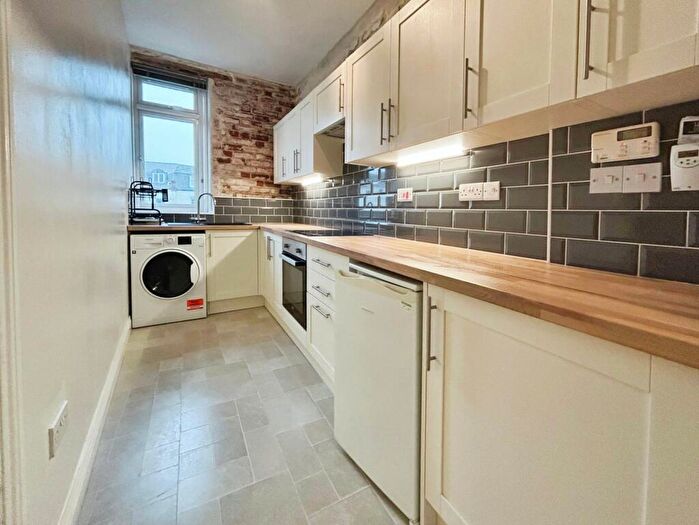 1 Bedroom Flat To Rent In Barnstaple, Devon, EX32