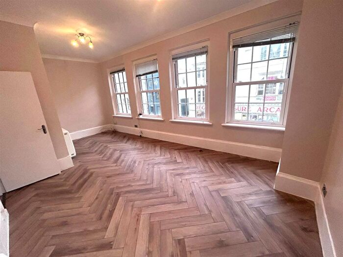 2 Bedroom Flat To Rent In West Street, Brighton, BN1