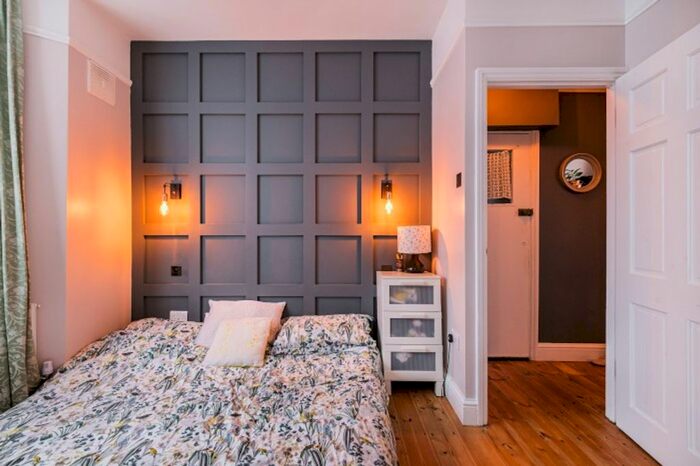 2 Bedroom Flat To Rent In High Road Leytonstone, London, E11