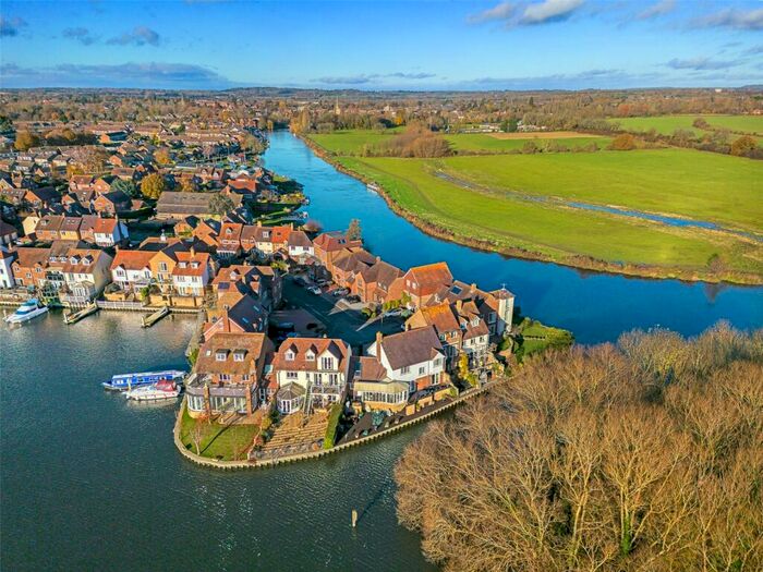 4 Bedroom Semi-Detached House For Sale In North Quay, Abingdon Marina, Abingdon, Oxfordshire, OX14