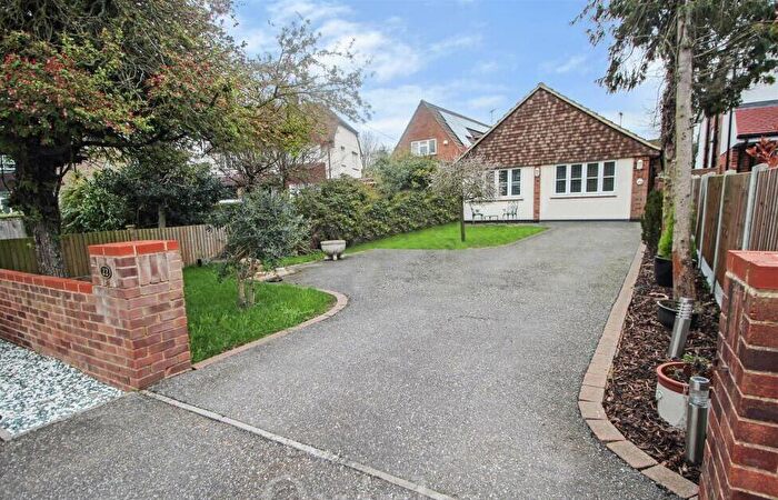 2 Bedroom Detached Bungalow To Rent In Rosslyn Road, Billericay, CM12