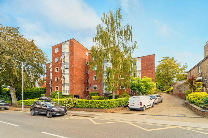 1 Bedroom Flat To Rent In Dean Court, Queens Road, Kingston Upon Thames, KT2