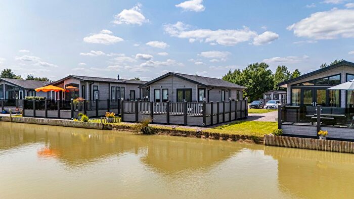 2 Bedroom Mobile/park Home For Sale In Wagtail Country Park, Cliff Lane, Marston, Grantham, Lincolnshire, NG32