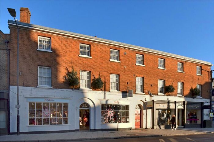2 Bedroom Apartment To Rent In Market Square, Marlow, Buckinghamshire, SL7