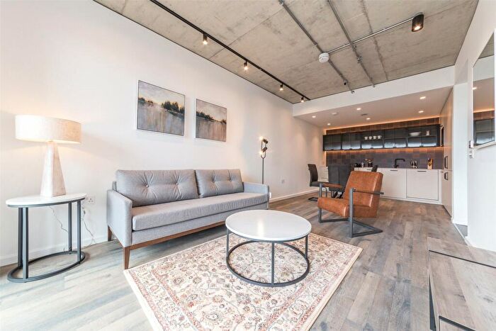 2 Bedroom Apartment To Rent In Lawrence Road, London, N15