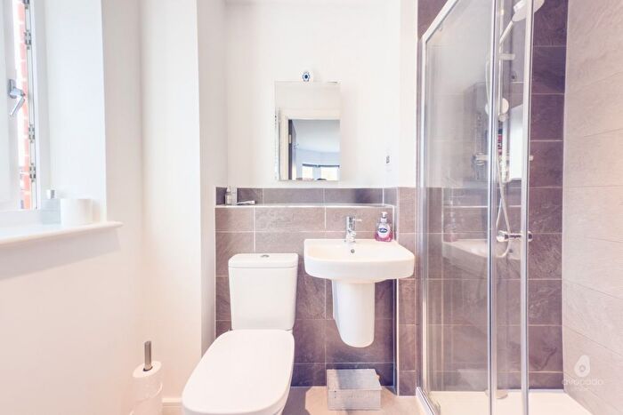 4 Bedroom Detached House For Sale In Stag Walk, Binfield, Berkshire, RG42