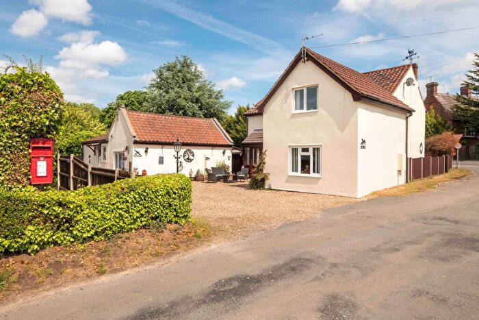 3 Bedroom Detached House For Sale In Low Street, Smallburgh, Norwich, NR12