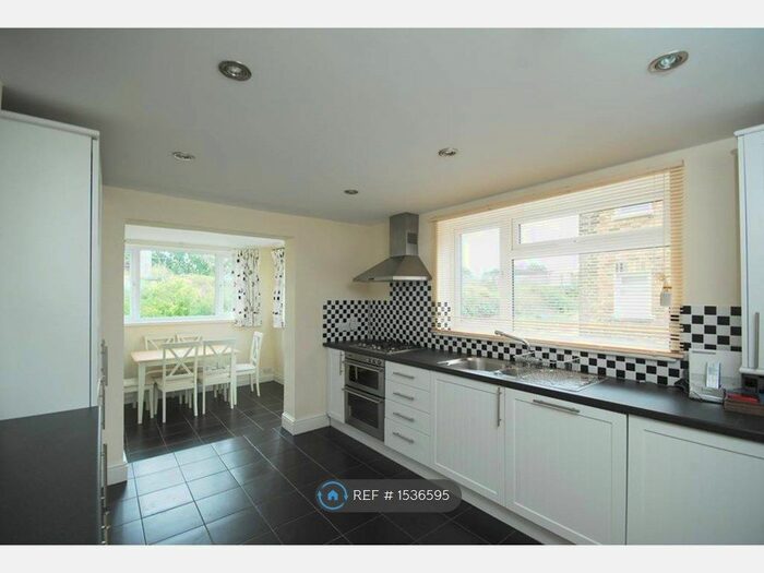 3 Bedroom Flat To Rent In Balham, London, SW12