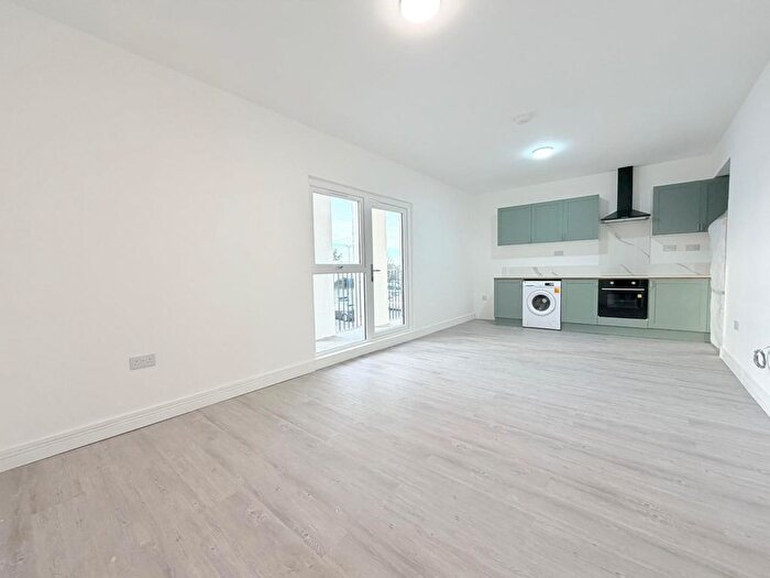 1 Bedroom Flat To Rent In Matrix Court, Queensway, Enfield, EN3