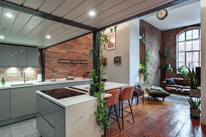 2 Bedroom Flat For Sale In Manhattan Building, Bow, E3