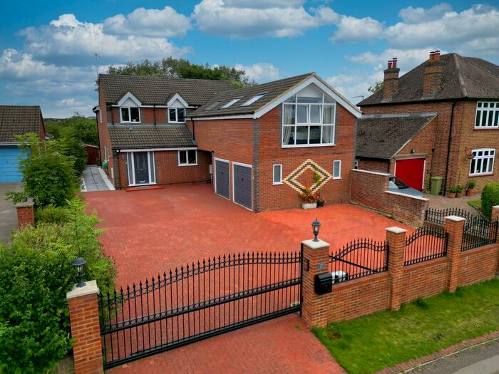 5 Bedroom Detached House To Rent In London Road, Loughton, MK5