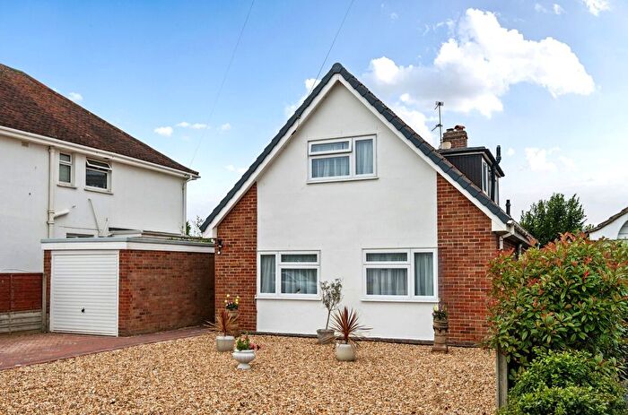 4 Bedroom Detached House For Sale In Southdean Drive, Middleton-On-Sea, PO22