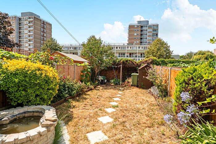3 Bedroom Maisonette For Sale In Carmen Street, London, E14
