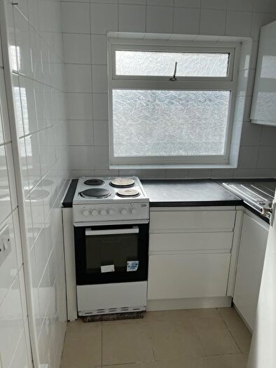 1 Bedroom Flat To Rent In Taunton Avenue, Hounslow, Middlesex, TW3