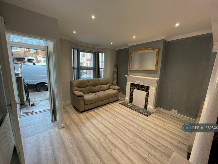 2 Bedroom Terraced House To Rent In Brock Road, London, E13