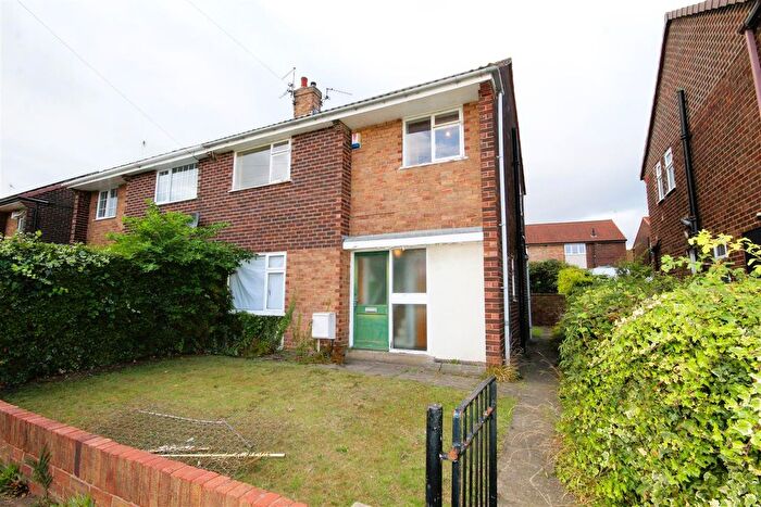 3 Bedroom Semi-Detached House For Sale In Watling Road, Castleford, WF10
