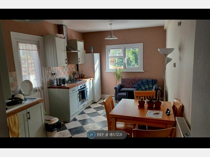 2 Bedroom Flat To Rent In Beresford Rd, London, N8