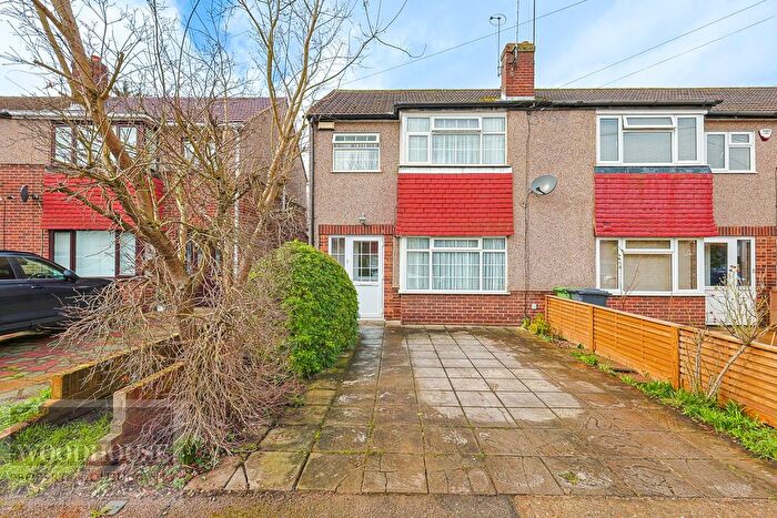 3 Bedroom Terraced House For Sale In Edinburgh Crescent, Waltham Cross, EN8
