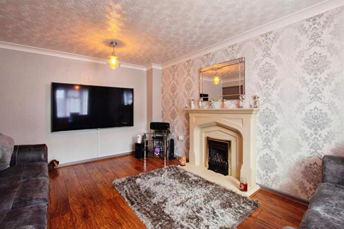 4 Bedroom Detached House For Sale In Bracken Road, Shirebrook, Mansfield, NG20