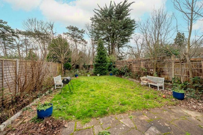 5 Bedroom Semi-Detached House To Rent In Hillcross Avenue, Morden, SM4