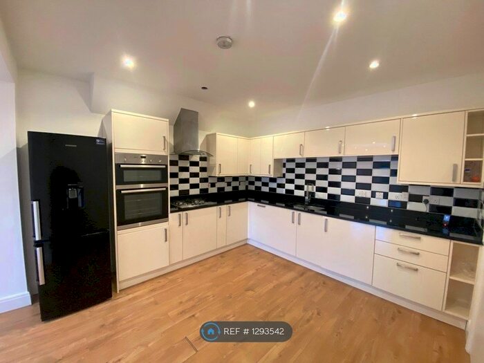 2 Bedroom Maisonette To Rent In Oakleigh Road North, London N20