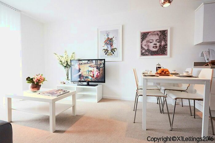 2 Bedroom Flat To Rent In Endeavour House, B Elmira Way, Salford, M5