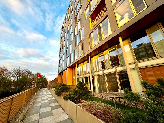 1 Bedroom Flat To Rent In Saxton, The Avenue, Leeds, West Yorkshire, LS9