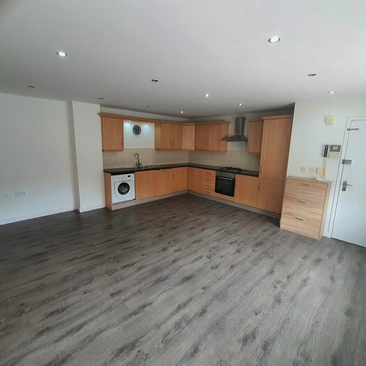 2 Bedroom Flat To Rent In Bradford Road, Tong, BD4