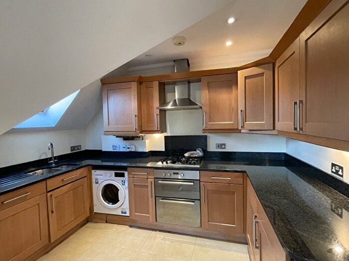 2 Bedroom Flat To Rent In Malden Road, New Malden, KT3