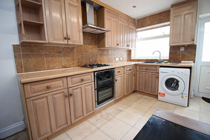 1 Bedroom Flat To Rent In Brabazon Road, Hounslow, TW5