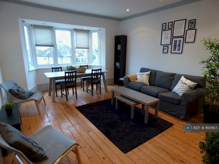 1 Bedroom Flat To Rent In Hale Lane, Mill Hill, NW7