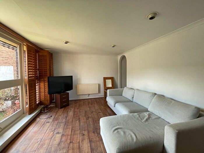 2 Bedroom Flat To Rent In Burr Close, St Katharine Docks, London, E1W