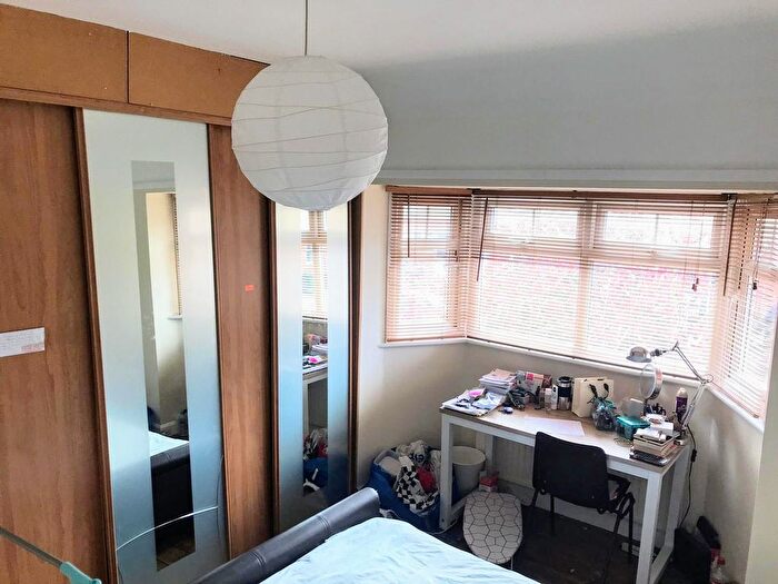 4 Bedroom Semi-Detached House To Rent In Beech Grove, Guildford, GU2