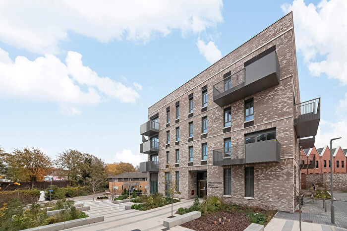 3 Bedroom Flat To Rent In Henry Chance House, SE18