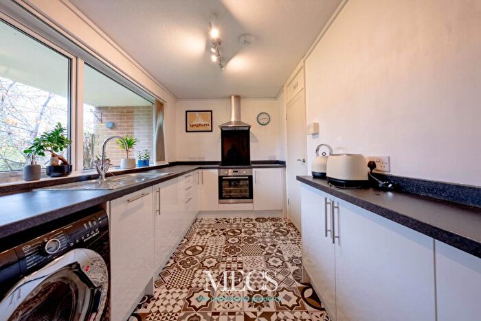 2 Bedroom Apartment To Rent In Regent Court, Binswood Road, Halesowen, West Midlands, B62