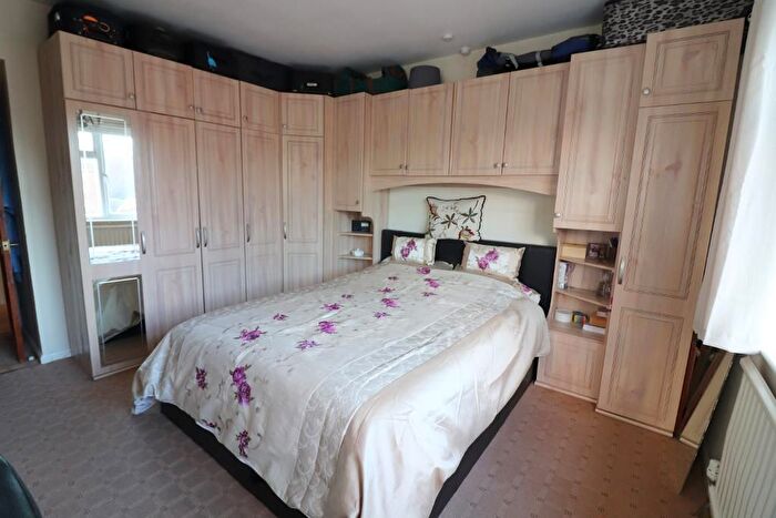 5 Bedroom Detached House For Sale In Marston Gardens, Luton, Bedfordshire, LU2