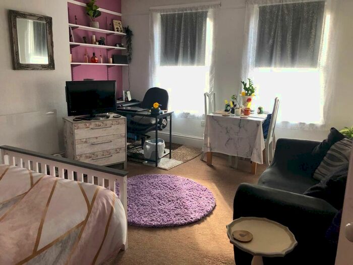 Studio To Rent In Old Dover Road, Canterbury, CT1