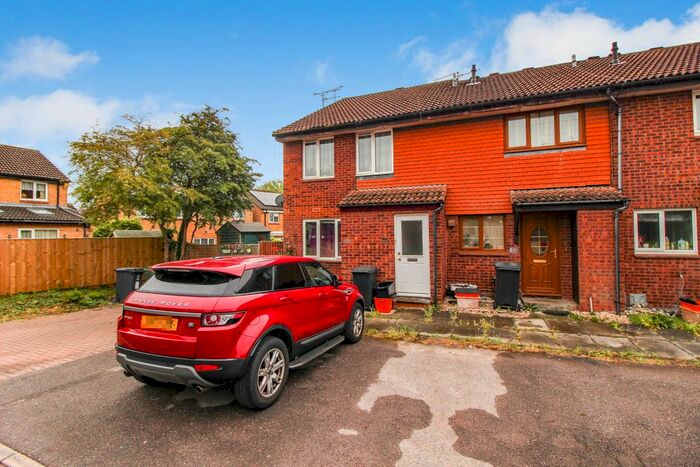 1 Bedroom Maisonette To Rent In Chandos Close, Grange Park, Swindon, SN5