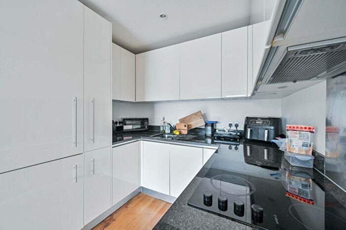 2 Bedroom Flat To Rent In Warehouse Court, Major Draper Street, Woolwich, London, SE18