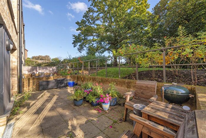 1 Bedroom Flat For Sale In The Orpines, Wateringbury, Maidstone, ME18