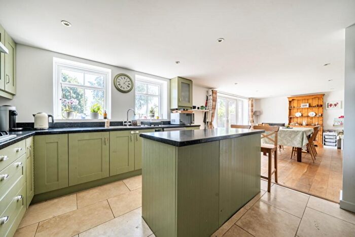 5 Bedroom Detached House To Rent In New Road Swanmore, SO32